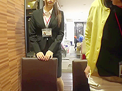 05H3023-A female employee who treats premature ejaculation pussy with a remote vibrator