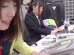05H3023-A female employee who treats premature ejaculation pussy with a remote vibrator
