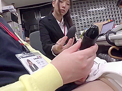 05H3023-A female employee who treats premature ejaculation pussy with a remote vibrator