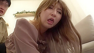 09696,A woman who is fucked and writhes in agony