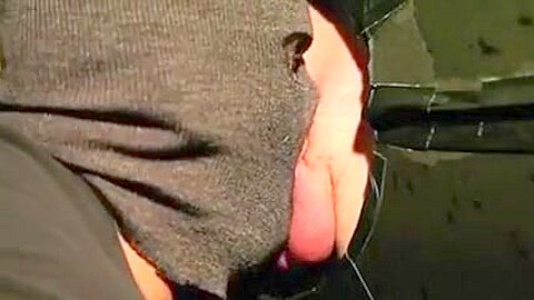 19-yr-old str8 guy`s first gloryhole BJ
