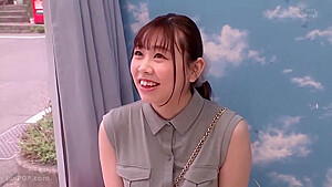 231201丈の長い服を着てる女の子とa3