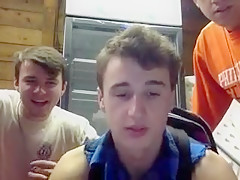3 Beautiful Friends Show Their Round Asses On Cam