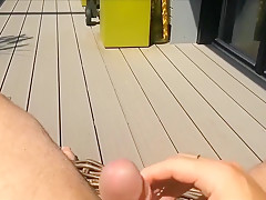 4 cumshots in the heat of the sun
