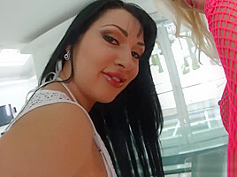 Allinternal girlfriends share cum in this threesome movie