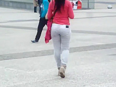 Asian tourist got a nice butt crack