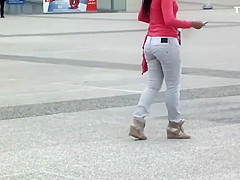 Asian tourist got a nice butt crack