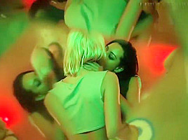 Aubrey Plaza & Vanessa Dubasso Lesbian Scene in Legion on ScandalPlanetCom