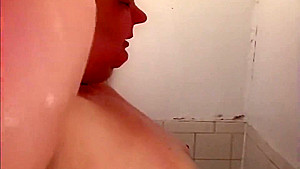 BBW takes a bath and masturbates