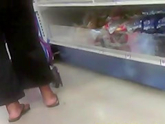 BIG EBONY ROUND ASS in public