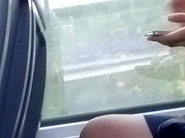 Beine zum Anbeissen in der Bahn