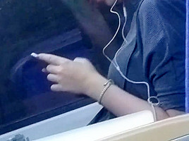 Beine zum Anbeissen in der Bahn