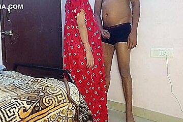 Bhabi Mexi Peahen Kar Room Me Aai Dewar Pele Se Open Hoke Khada Tha