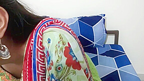 Big Boobs Indian Desi Maa Ne Sex Ki Lat Laga Di Hindi Audio