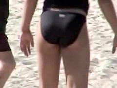 Bikini panty ass on the candid beach cam video scenes 06d
