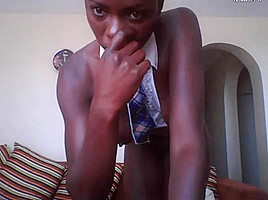 Black webcambabe squirts on webcam