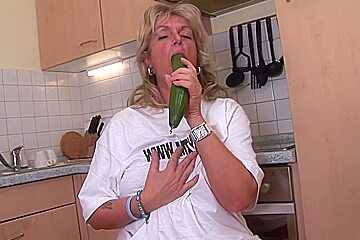 Blonde Milf And Food Play