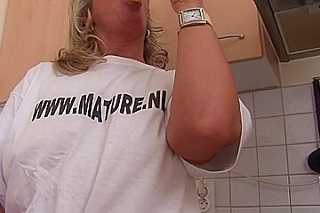 Blonde Milf And Food Play