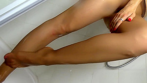 Brunette receptionist loves her pantyhose