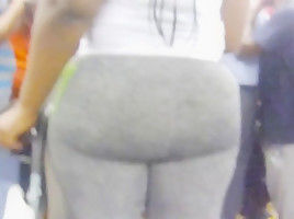 Bubble booty ebony milf in grey spandex