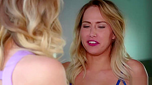 Busty milf sneaks into her neighbor to lick pussies