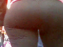 CULOTE EN LICRA EN EL MERCADO (CAMARA LENTA)