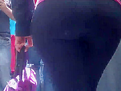CULOTE EN LICRA EN EL MERCADO (CAMARA LENTA)