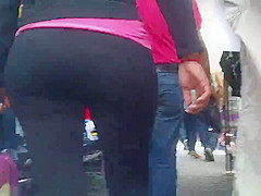 CULOTE EN LICRA EN EL MERCADO (CAMARA LENTA)