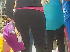 CULOTE EN LICRA EN EL MERCADO (CAMARA LENTA)