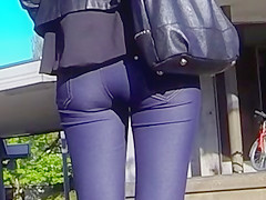 Candid - Young Blonde Babe In Tight Jeans
