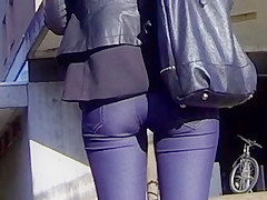 Candid - Young Blonde Babe In Tight Jeans