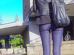 Candid - Young Blonde Babe In Tight Jeans