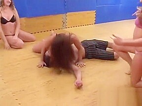 Chloe Headscissor