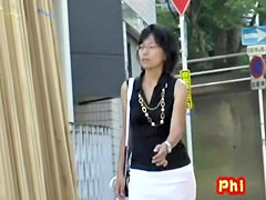 Classy Asian milf with no panties sharked on the street