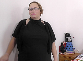 Curvy Mature Bbw Playing With Herself - MatureNL