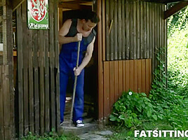 Czech Domme Lenka is Perfect in Facesitting Sessions - Plumperd