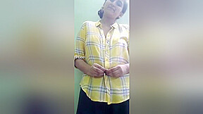 Desi Girl Shows Her Boobs And Pussy
