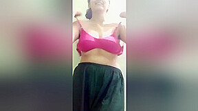 Desi Girl Shows Her Boobs And Pussy