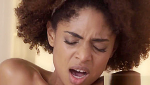 Ebony beauty jizzed over