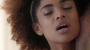 Ebony beauty jizzed over
