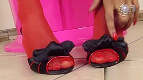 Ebony slut loves her stockings piss wet