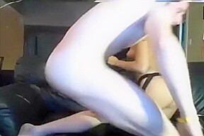 Elle suce Step son mec avec un gode dans Step son cul