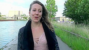 Emmanuelle, 28, croupier in a casino!