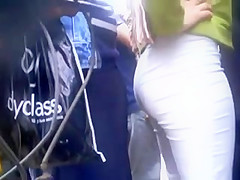 Encoxada en desfile, arrimon en desfile