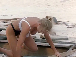 Erika Eleniak - Chasers (1994)