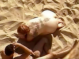 Estrangeiro - Couple, that big butt fuck in beach
