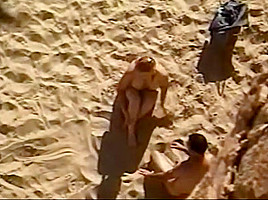 Estrangeiro - Couple, that big butt fuck in beach
