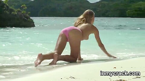 Exceptional Model Is Revealing Her Gaped Tight Hole In
