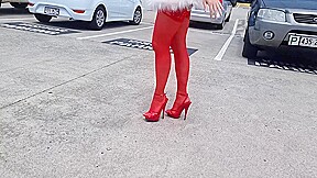 FEET IN NYLON    FEET IN HIGH HEELS