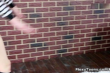 FlexyTeens Video: Ariella